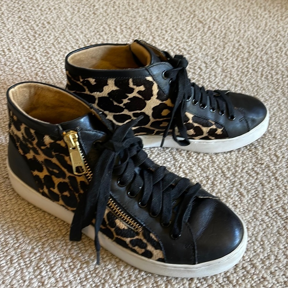 Vionic Leopard Fur and Leather Hightop Sneakers with zipper size 6